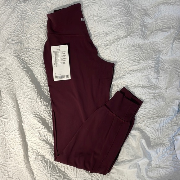 LULULEMON ALIGN JOGGER Size US 2 (Cassis) perfect condition - Picture 3 of 9
